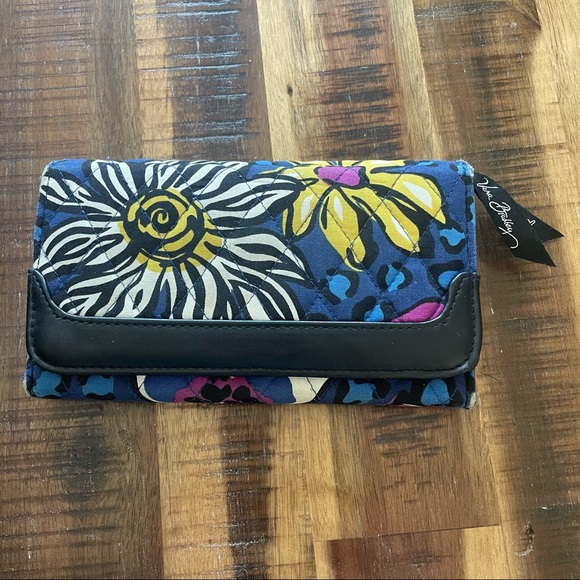 Cheetah Flower Trifold Wallet - Picture 2 of 12